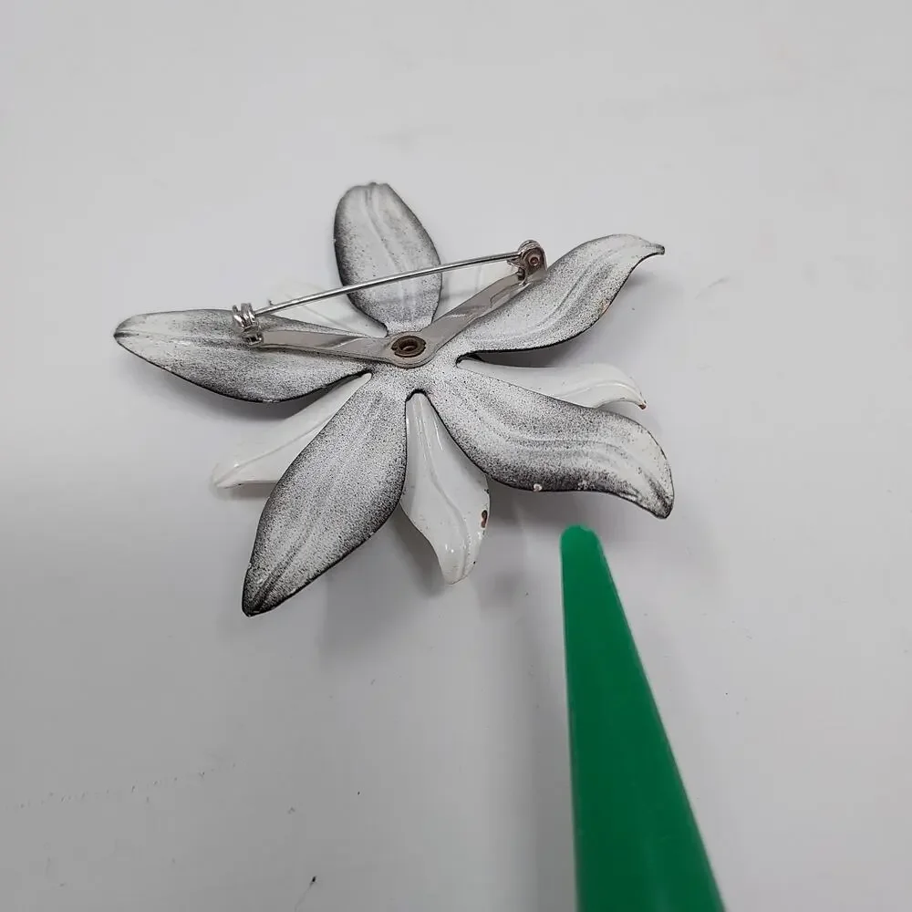 Vintage Brooch Mod Enamel Flower Black White Midcentury 1960s Pop Art 3